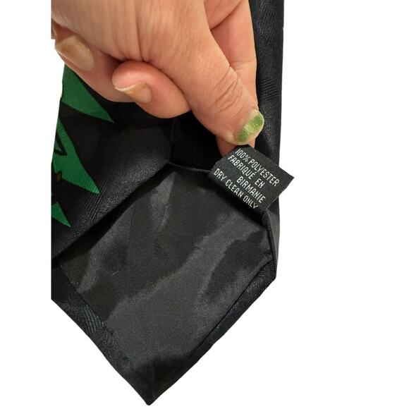 Looney Tunes Mania Christmas Tree Snowflakes Bugs Bunny Tweety Taz Necktie 1996 - Picture 6 of 7